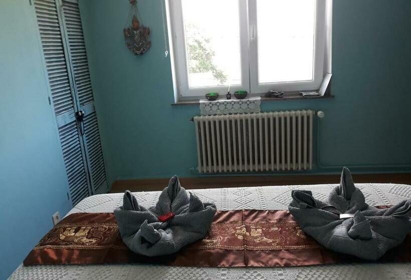 带共用浴室的标准房间, Bed Vue Sur Vallée De La Meuse Namur