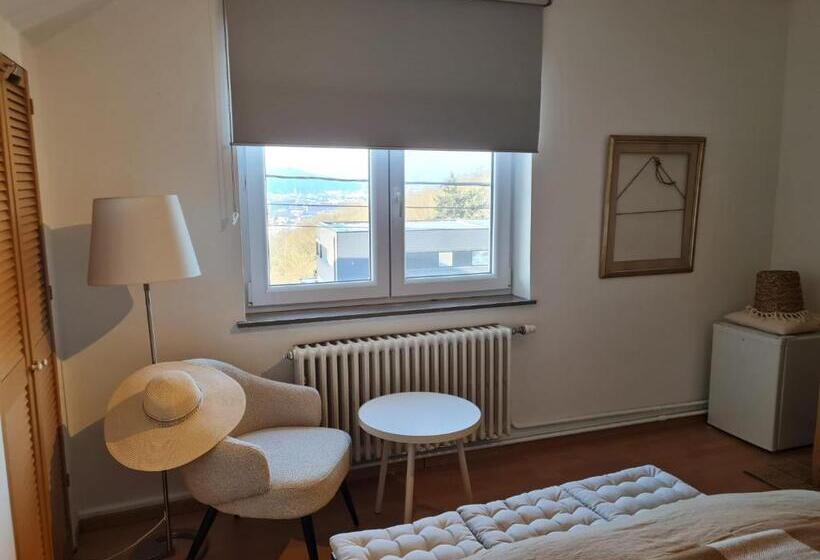 带共用浴室的标准房间, Bed Vue Sur Vallée De La Meuse Namur