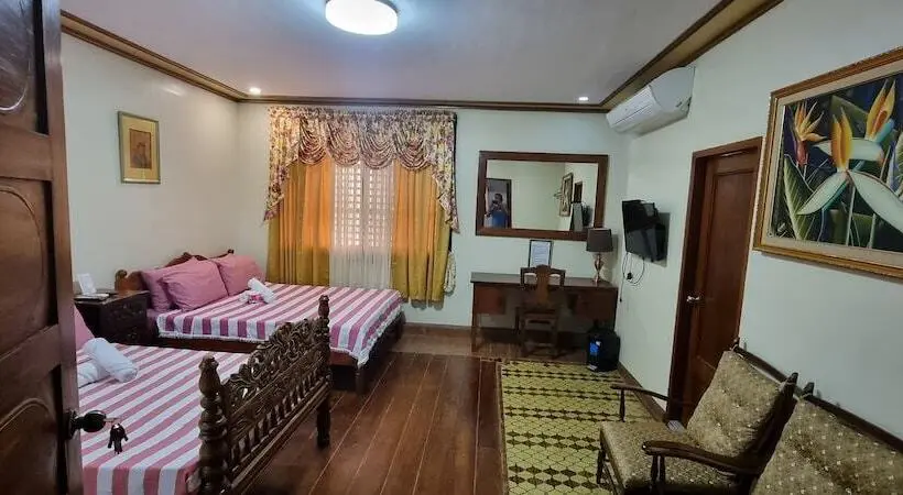 Perhehuone, Casa Familya