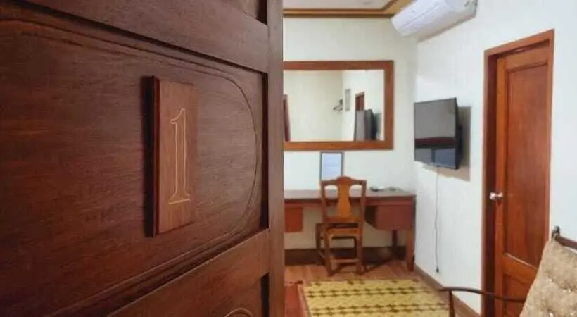 Perhehuone, Casa Familya