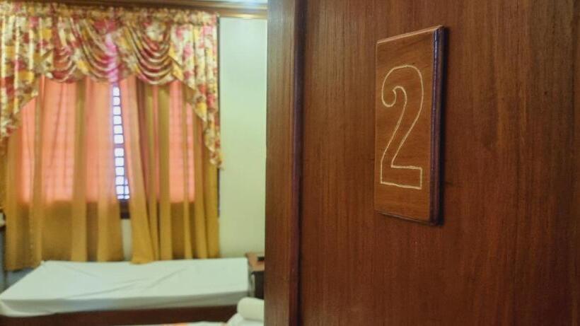 اتاق استاندارد سه نفره, Casa Familya