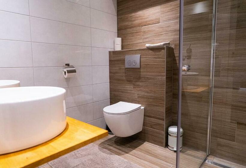 اتاق خانوادگی, B&b Bourgondisch Lomm