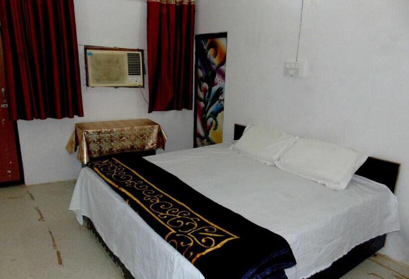 غرفة كلاسيكية ثلاثية, Spot On Up86