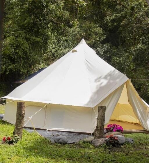 Standard Tent, Tambo Quinde