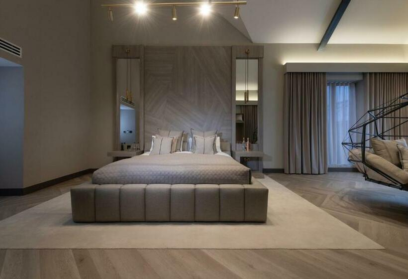 디럭스 룸, The Heyford