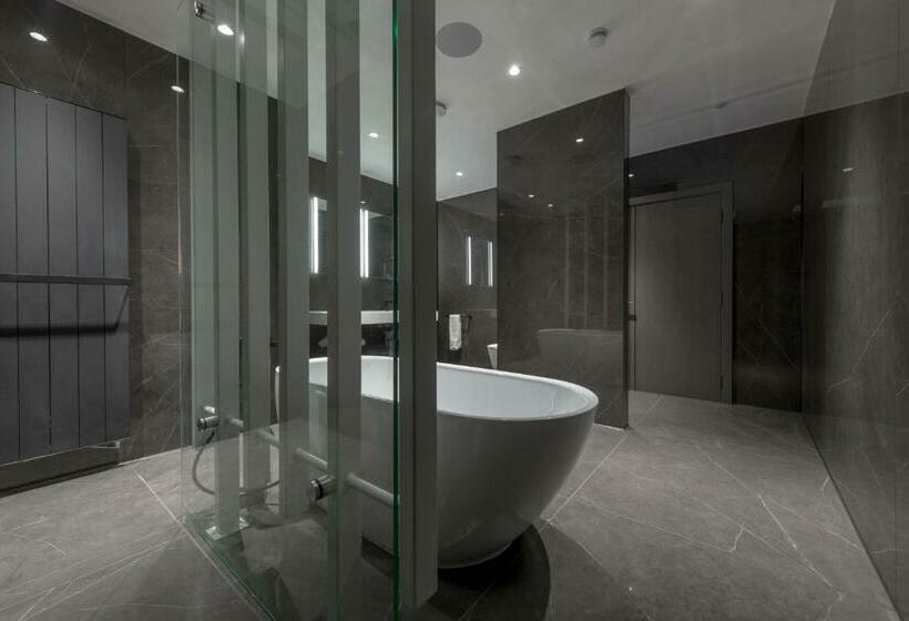 חדר דלוקס, The Heyford