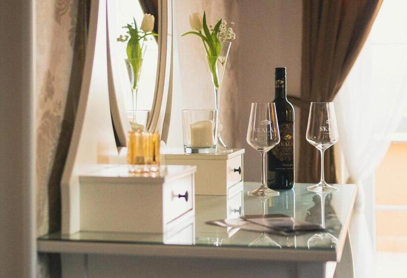 デラックスルーム, Vinné Sklepy Skalák