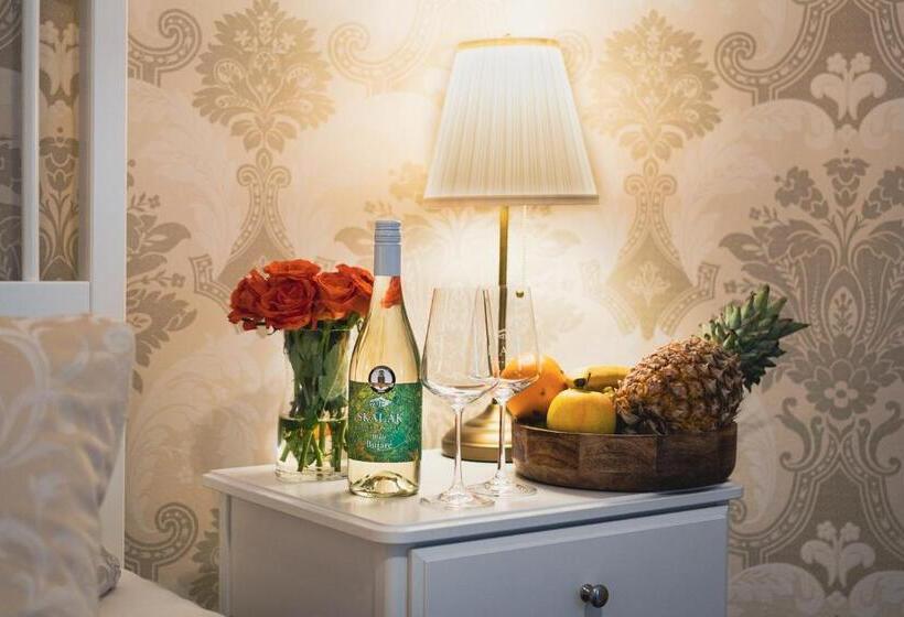 デラックスルーム, Vinné Sklepy Skalák