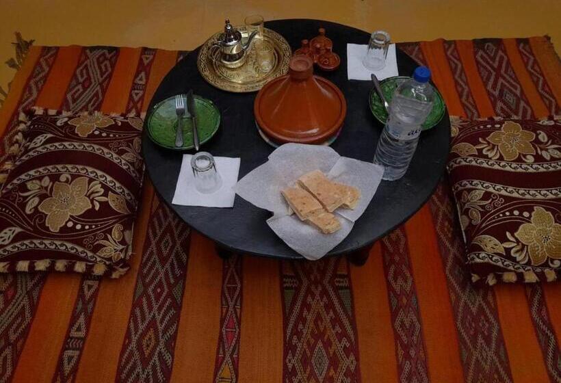 اتاق راحتی سه تخته, Gite D étape Nomade