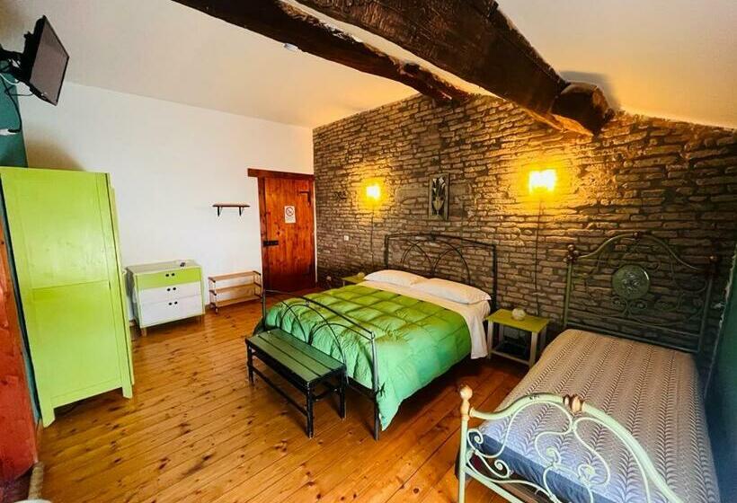 غرفة قياسية ثلاثية, La Locanda Degli Artisti