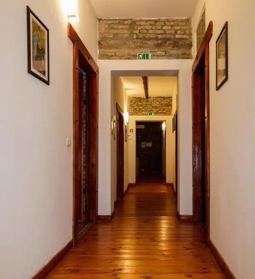 プールビューのスタンダードクアドラプルルーム, La Locanda Degli Artisti