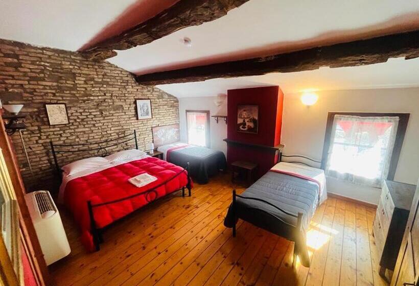 غرفة رباعية قياسية بإطلالة على المسبح, La Locanda Degli Artisti