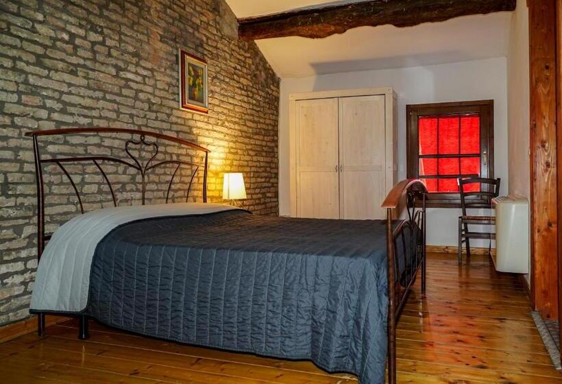 غرفة قياسية مطلّة علي حمام السباحة, La Locanda Degli Artisti