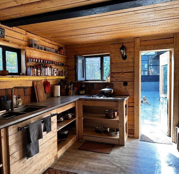 Номер Стандарт Вид на Сад, Kamis Guesthouse