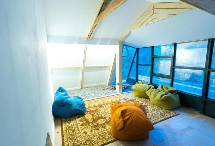 Трехместный Номер Стандарт с Балконом, Kamis Guesthouse
