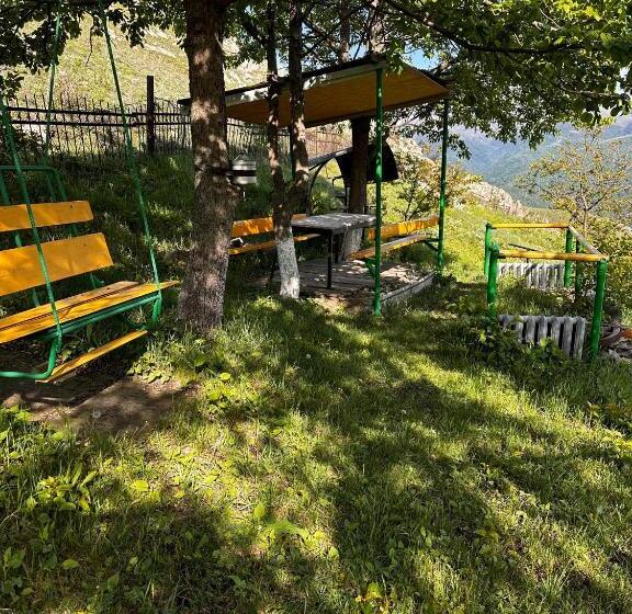 غرفة قياسية ثلاثية مزودة بشرفة, Kamis Guesthouse