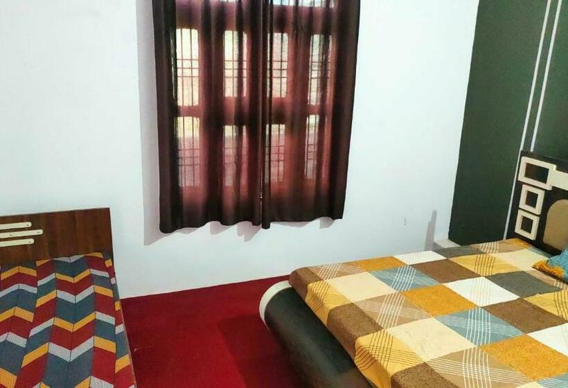 Трехместный Номер Классика, Spot On Vd Marriott Hotel & Restaurant