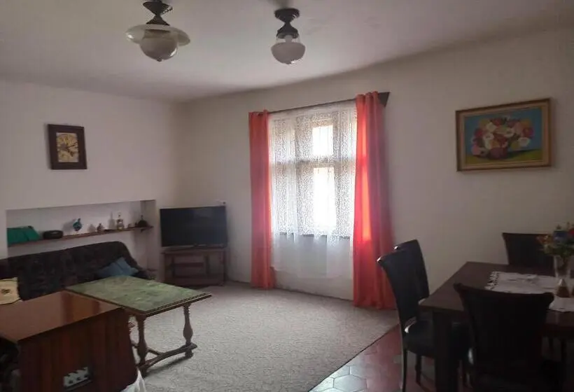 ２ベッドルームアパートメント, Apartmán Měňany