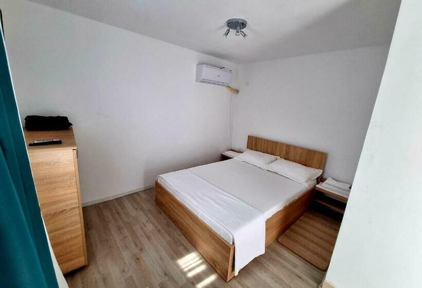 اتاق استاندارد, La Ponton Adakale