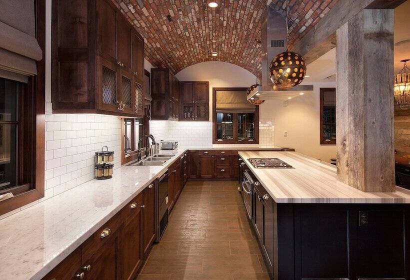 Номер Стандарт, Moxy Santa Barbara