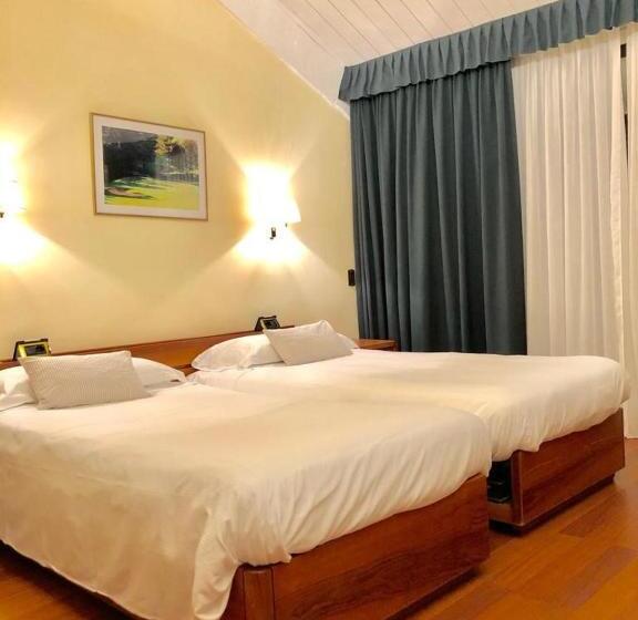 غرفة قياسية مزوَّدة بشُرفة, Golf Hotel La Pinetina