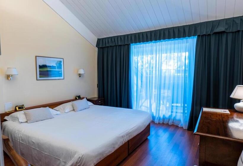 Номер Стандарт с Балконом, Golf Hotel La Pinetina