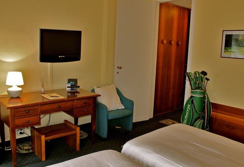 غرفة قياسية, Golf Hotel La Pinetina