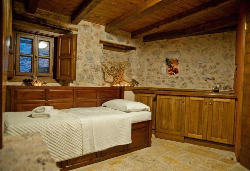 غرفة قياسية ثلاثية, Archontiko Hatzipanayioti