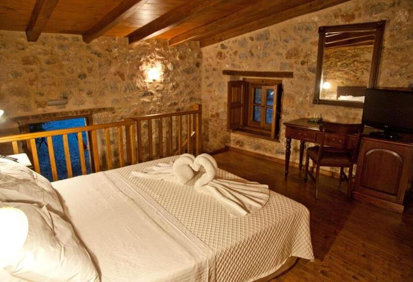 غرفة قياسية ثلاثية, Archontiko Hatzipanayioti