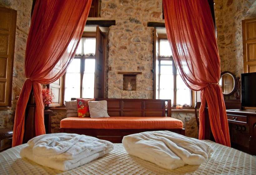 غرفة قياسية ثلاثية, Archontiko Hatzipanayioti