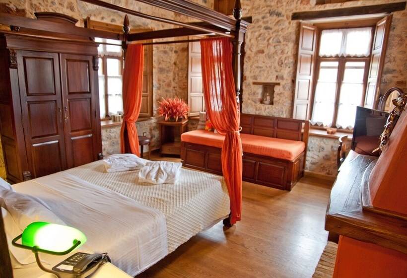 غرفة قياسية ثلاثية, Archontiko Hatzipanayioti