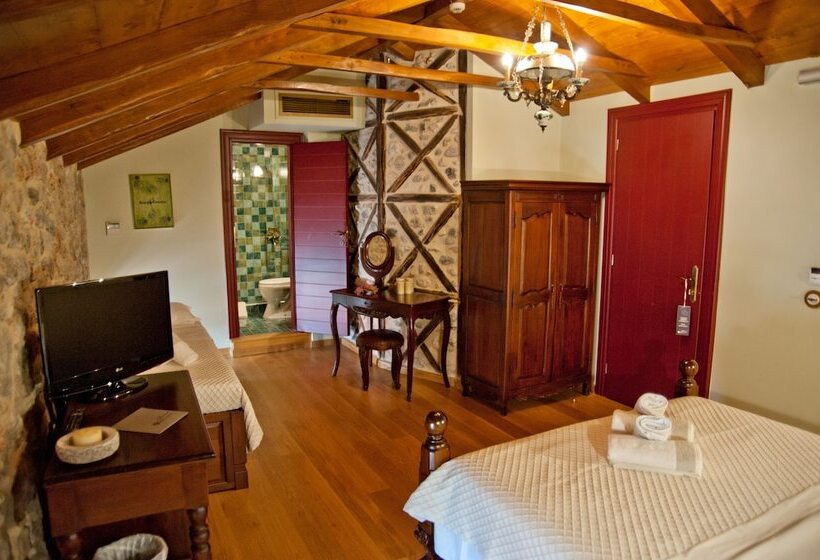 غرفة قياسية ثلاثية, Archontiko Hatzipanayioti