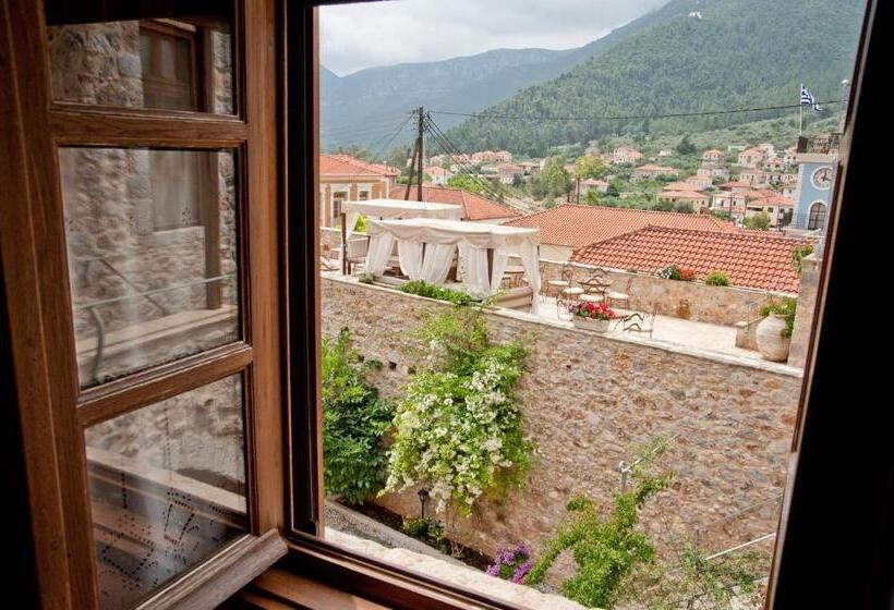 غرفة قياسية ثلاثية, Archontiko Hatzipanayioti