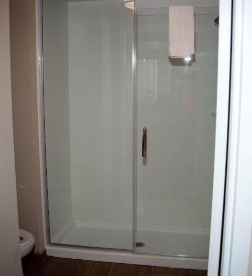 キングサイズベッドのスタンダードルーム, Baymont By Wyndham Erie