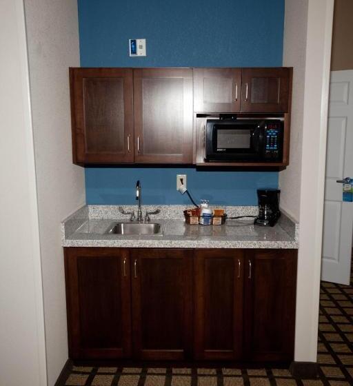 キングサイズベッドのスイートルーム, Baymont By Wyndham Erie