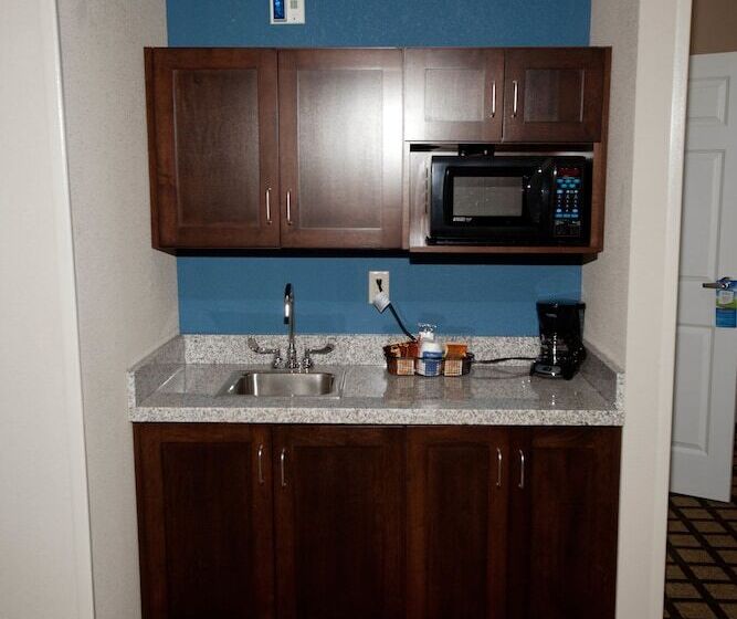 スイート, Baymont By Wyndham Erie