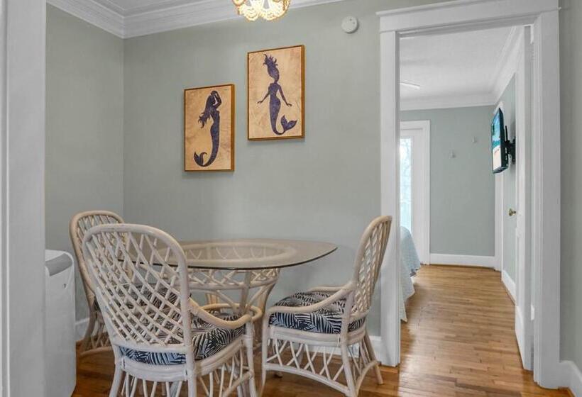 جناح, Carolina Beach Inn