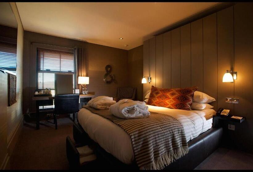 חדר אקזקיוטיב, Dakota Edinburgh