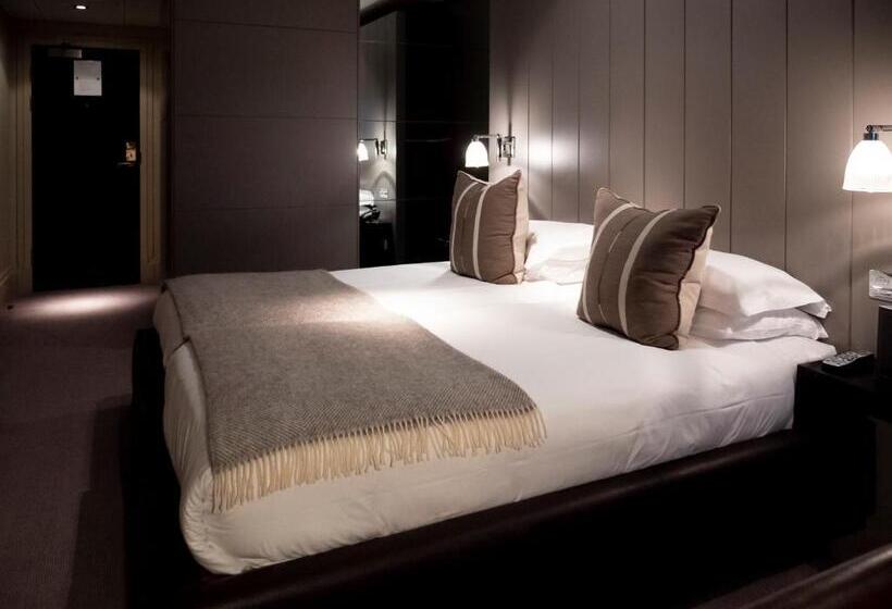 חדר אקזקיוטיב, Dakota Edinburgh