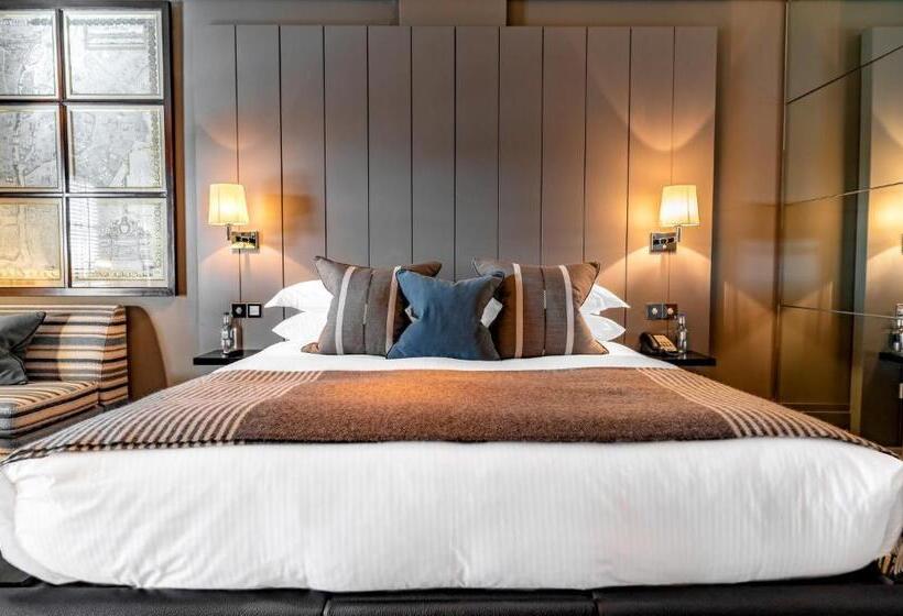 주니어 스위트, Dakota Edinburgh