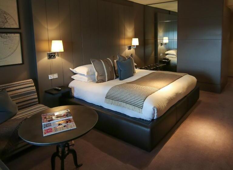 סוויטת ג'וניור, Dakota Edinburgh