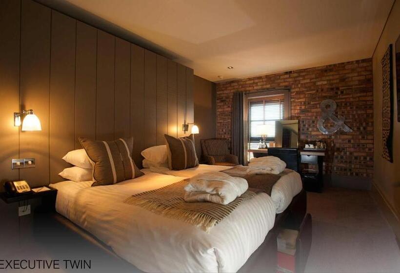 חדר אקזקיוטיב, Dakota Edinburgh