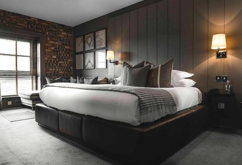 סוויטת ג'וניור, Dakota Edinburgh