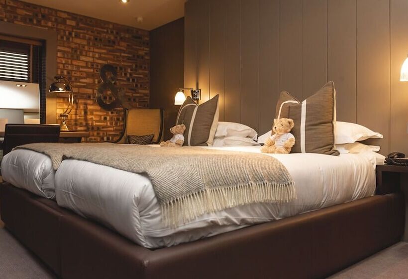 חדר אקזקיוטיב, Dakota Edinburgh