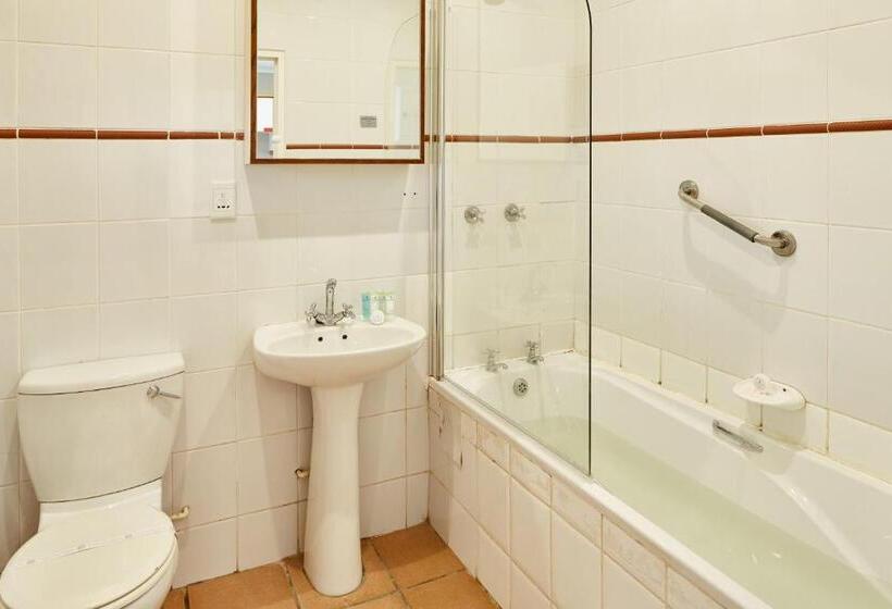 חדר סטודיו סטנדרד, First Group Bushman S Nek