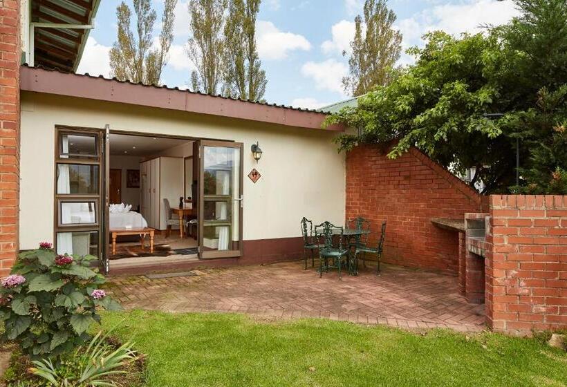 חדר סטודיו סטנדרד, First Group Bushman S Nek