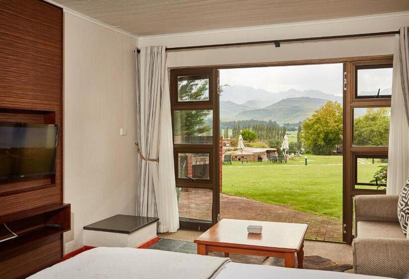 חדר סטודיו סטנדרד, First Group Bushman S Nek