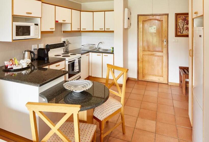 חדר סטודיו סטנדרד, First Group Bushman S Nek