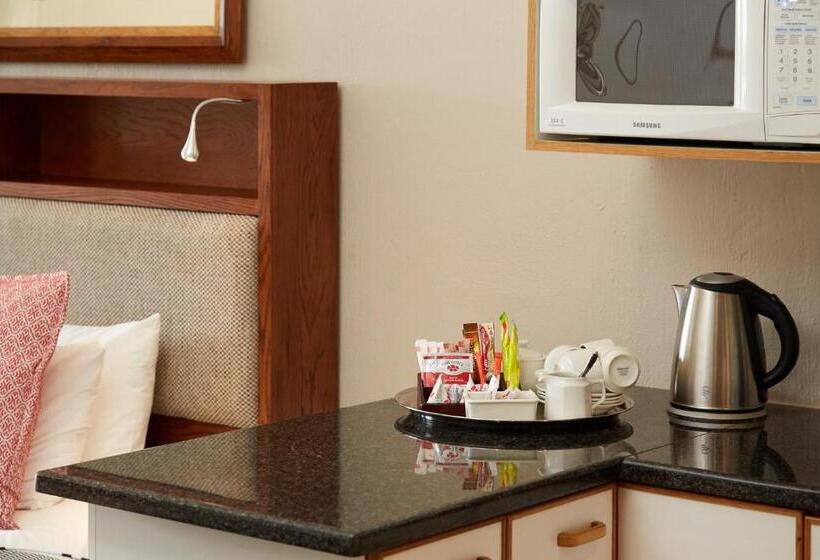 חדר סטודיו סטנדרד, First Group Bushman S Nek