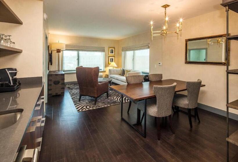 جناح سرير كينج, Indigo Pittsburgh East Liberty, An Ihg